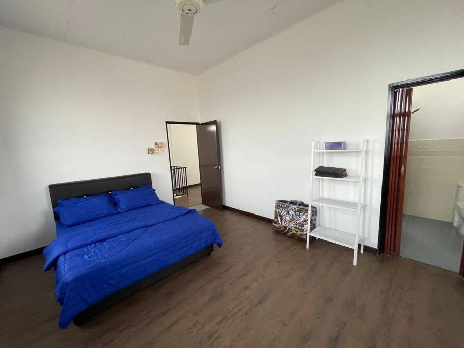 President -4 Bedroom Aircond Wifi Vacations Holiday home Kangar