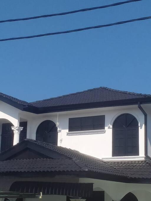 President -4 Bedroom Aircond Wifi Vacations * Kangar